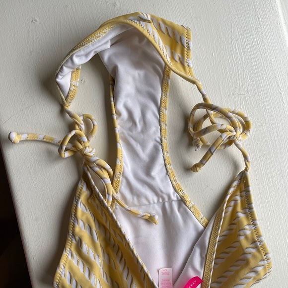 Victoria’s Secret Bikini bottoms; Small - Picture 3 of 4